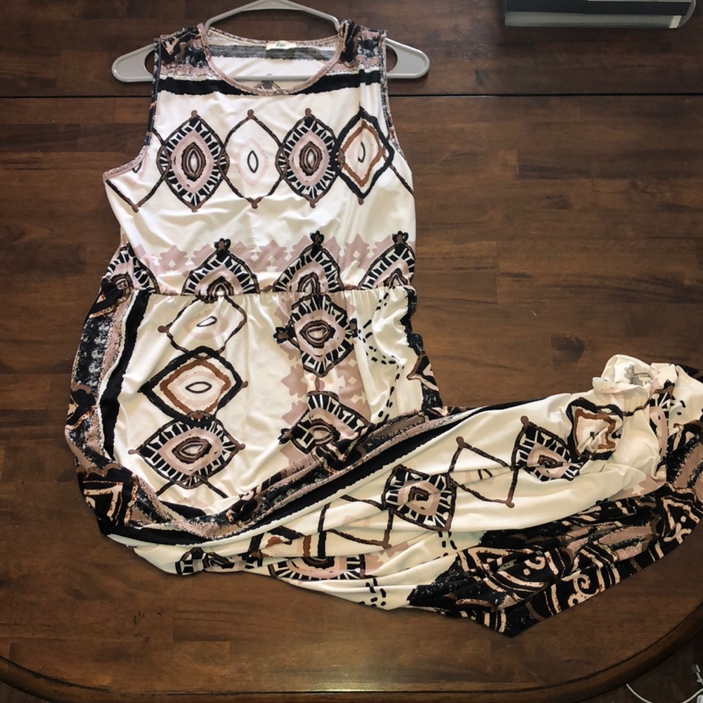 Sleeveless batik patterned maxi dress.